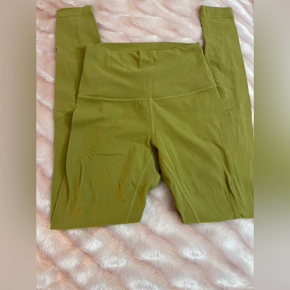 LULULEMON aligns size 4 grape leaf